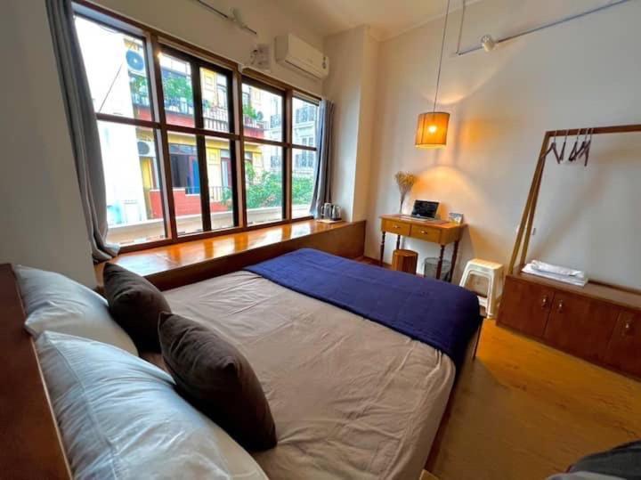 Nice Room Located Right Next To The Old Quarter Can Phong Nhieu Anh Sang Tai Ngay Gan Pho Di Bo Ho Guom Ханой Экстерьер фото