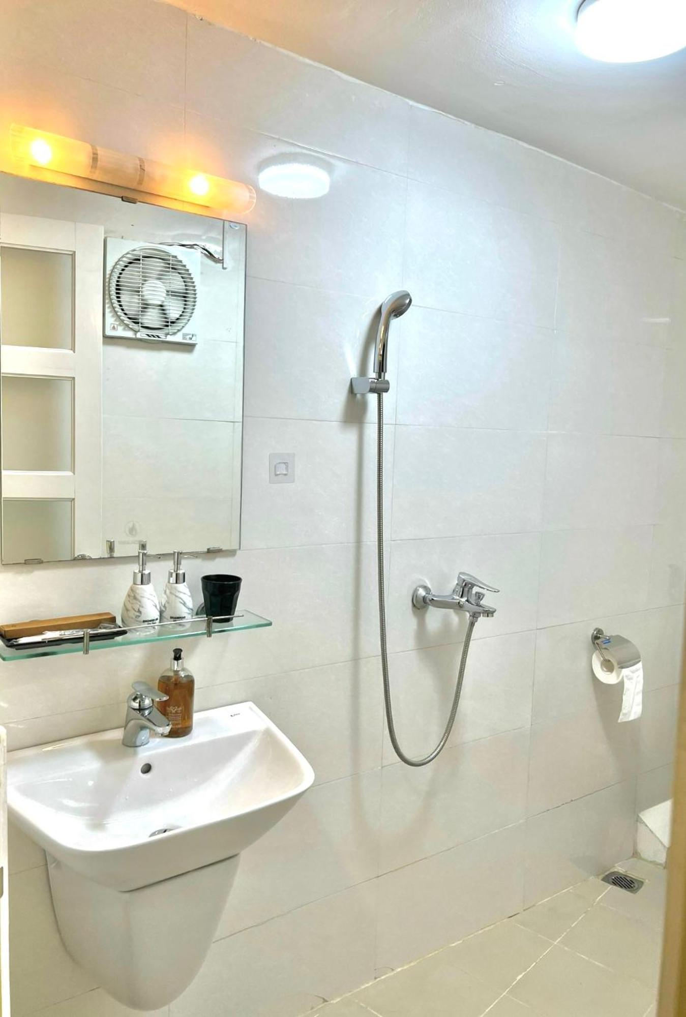 Nice Room Located Right Next To The Old Quarter Can Phong Nhieu Anh Sang Tai Ngay Gan Pho Di Bo Ho Guom Ханой Экстерьер фото